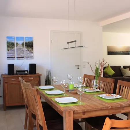 Holiday home Haus Duenenbaer